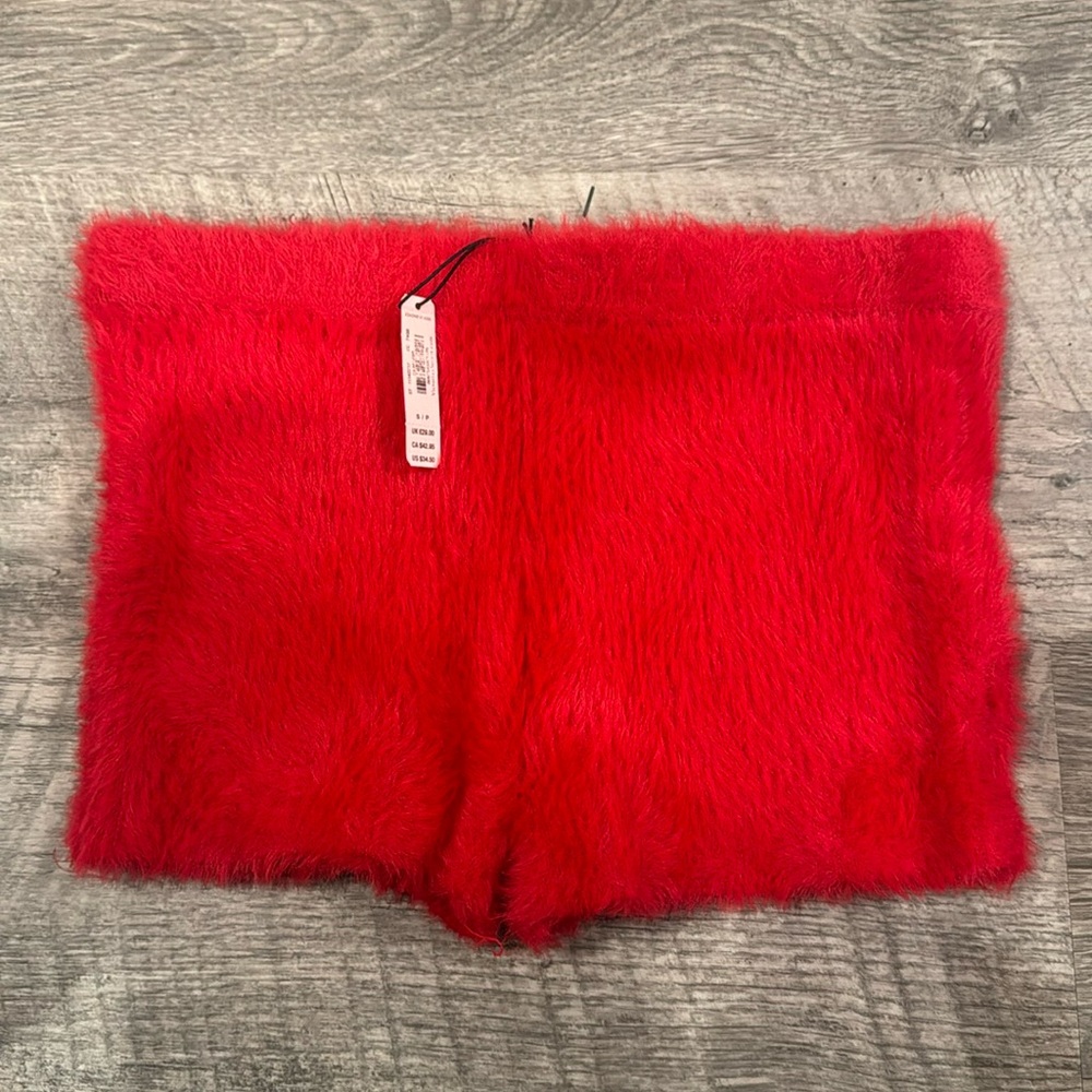 VS red shorts
